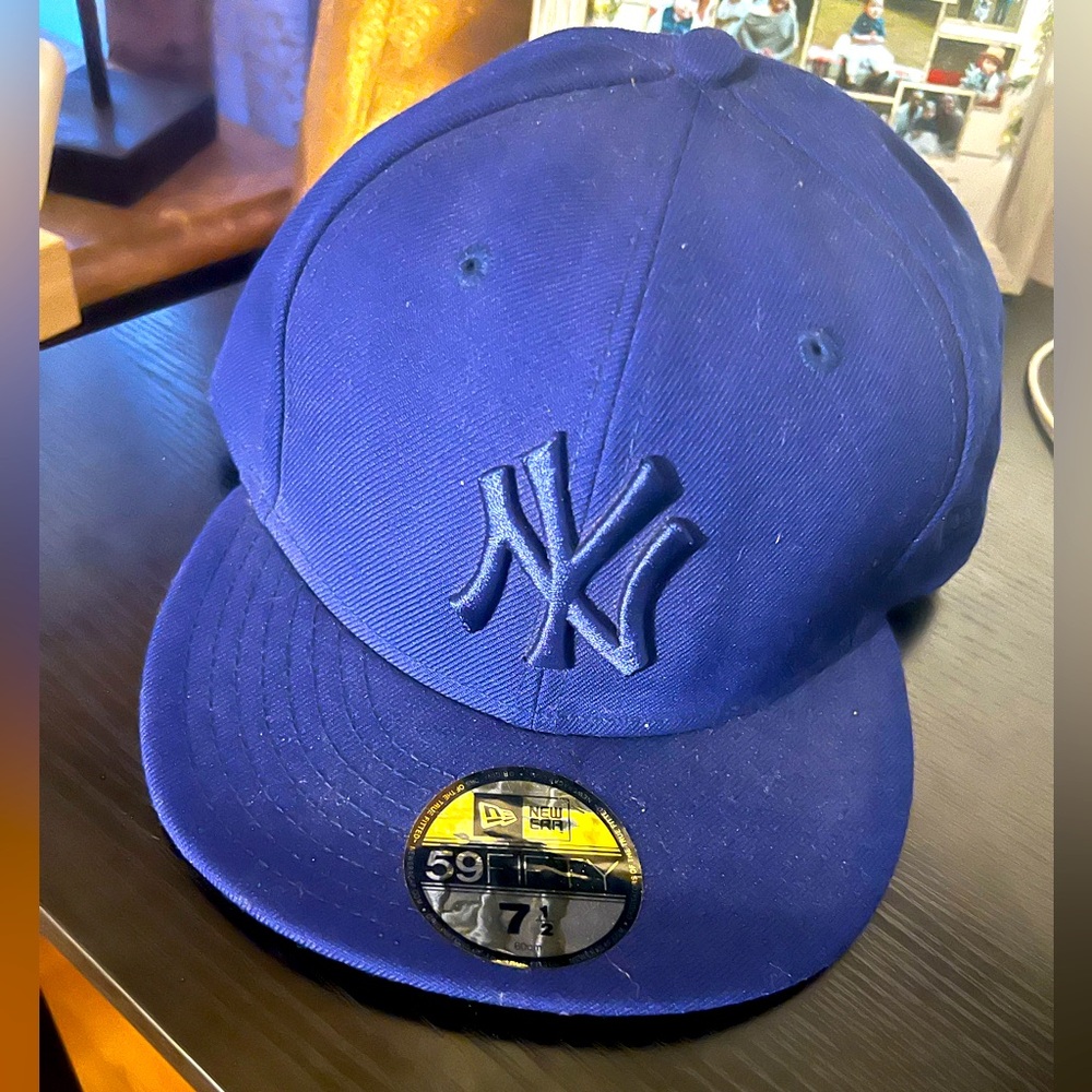 Mens blue yankee fitted baseball cap